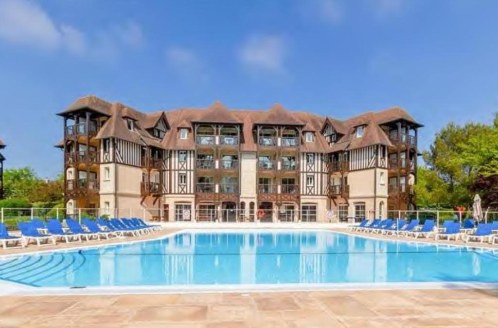 Le Cosy Residence Du Golf Довиль Экстерьер фото