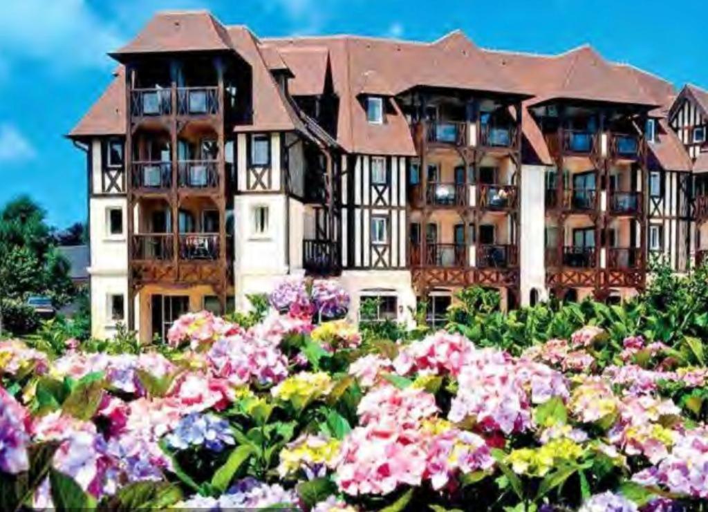 Le Cosy Residence Du Golf Довиль Экстерьер фото